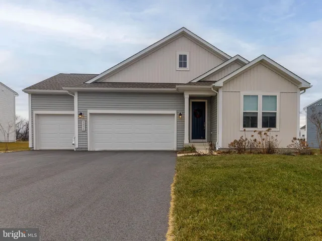 a front view of house with yard and garage