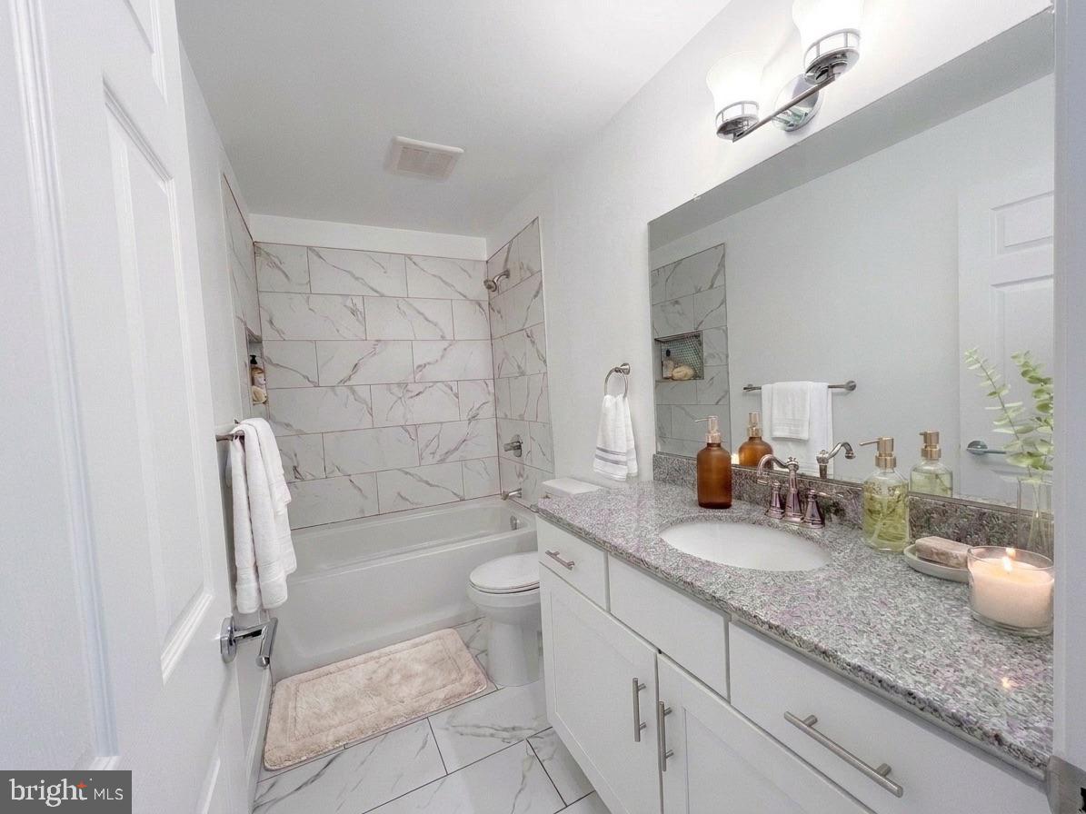 118 Morton Road Fredericksburg, VA 22405 - Photo 17 of 21 Upper-level bathroom
