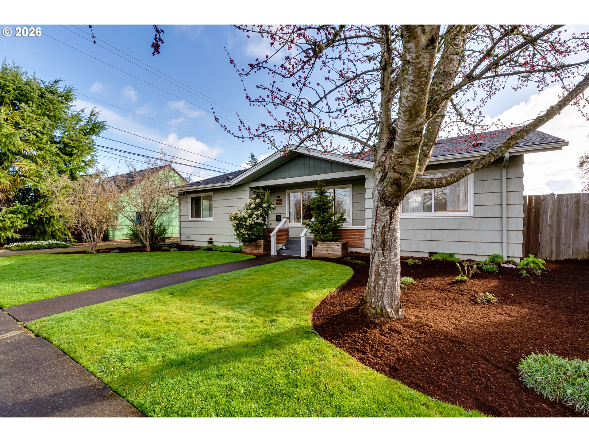 525 10th Street Springfield, OR 97477 - Photo 3 of 47