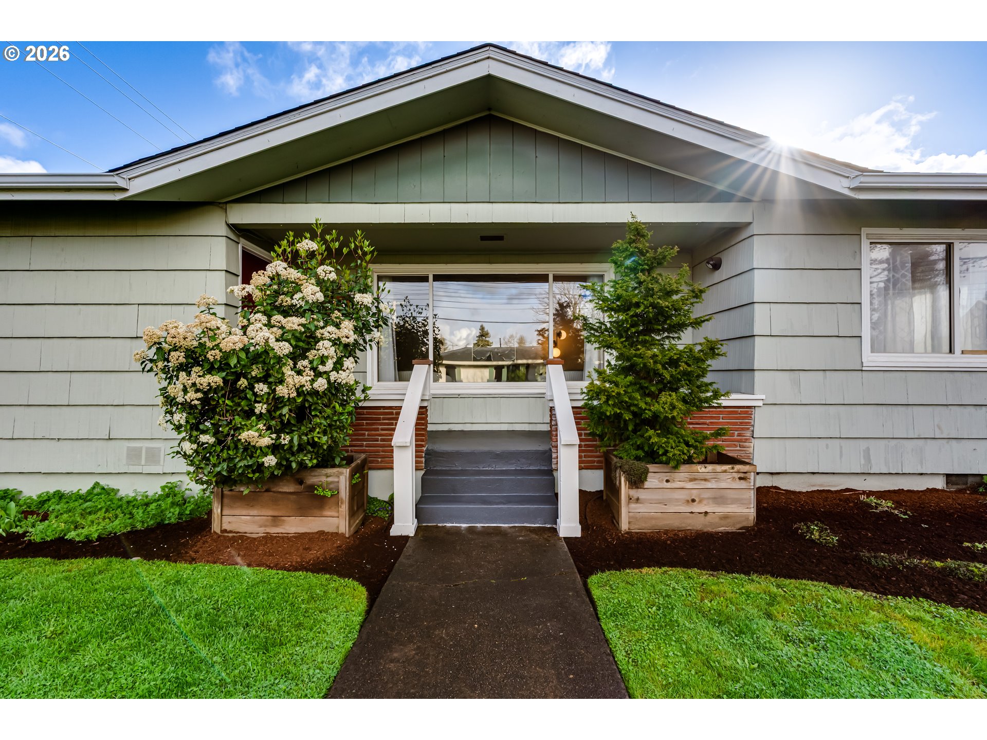 525 10th Street Springfield, OR 97477 - Photo 4 of 47