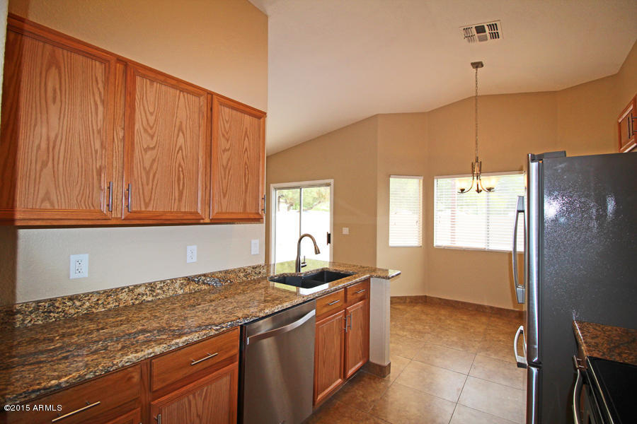 1525 East Mountain View Road Phoenix, AZ 85020 - Photo 4 of 23 IMG_9413