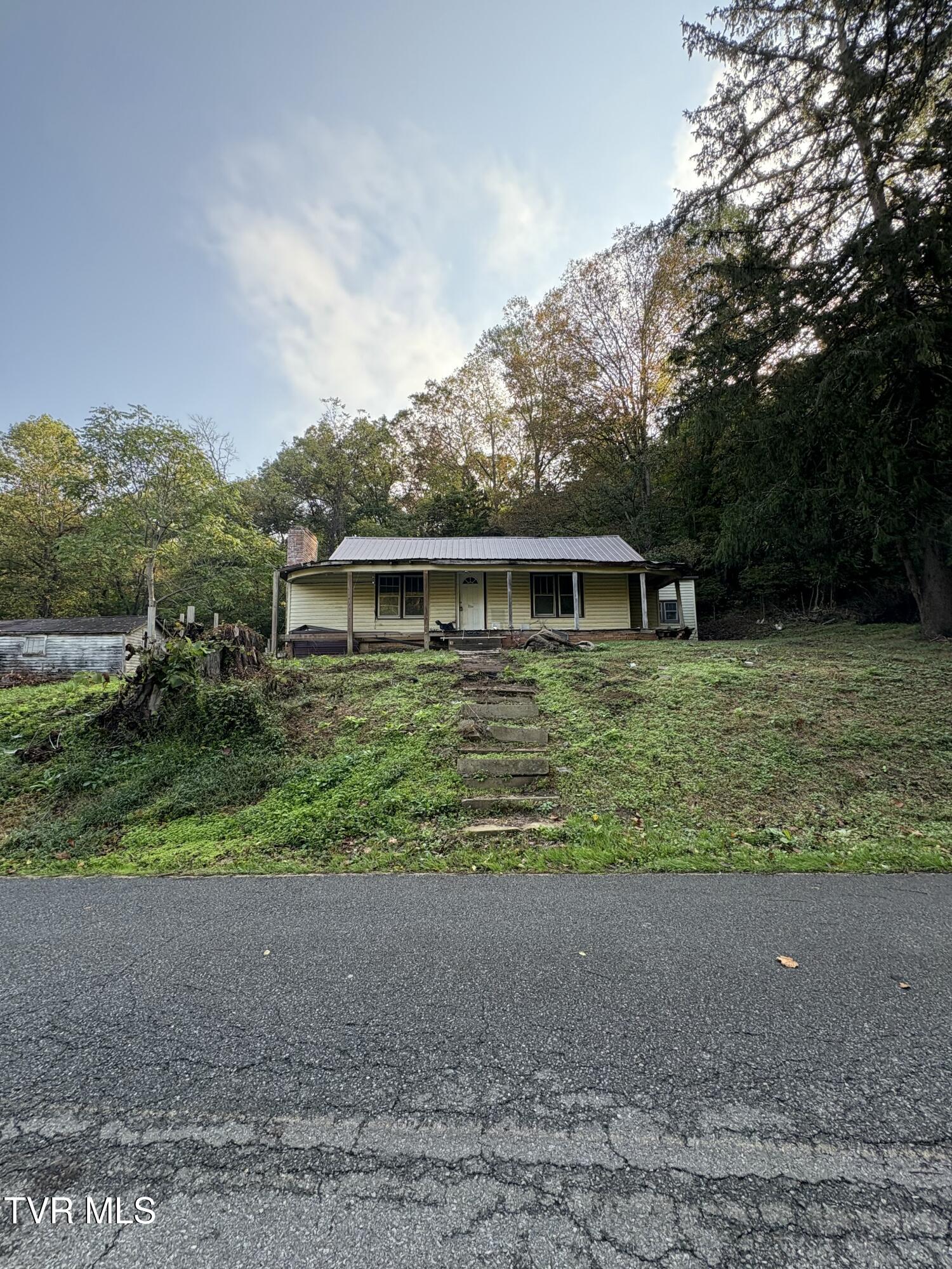 1340 Ryan Road Fall Branch, TN 37656 - Photo 2 of 22 IMG_0720