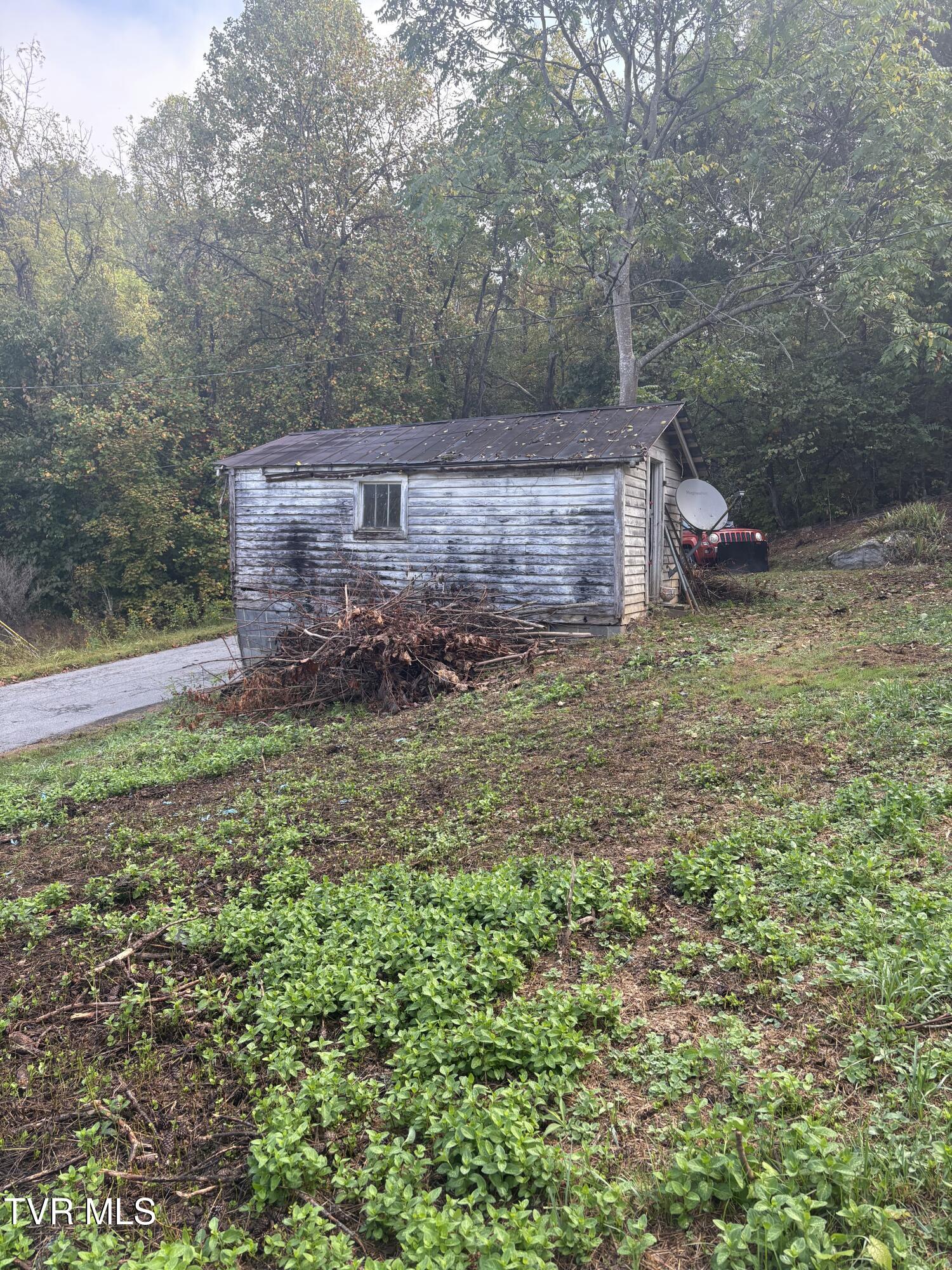 1340 Ryan Road Fall Branch, TN 37656 - Photo 4 of 22 IMG_0716