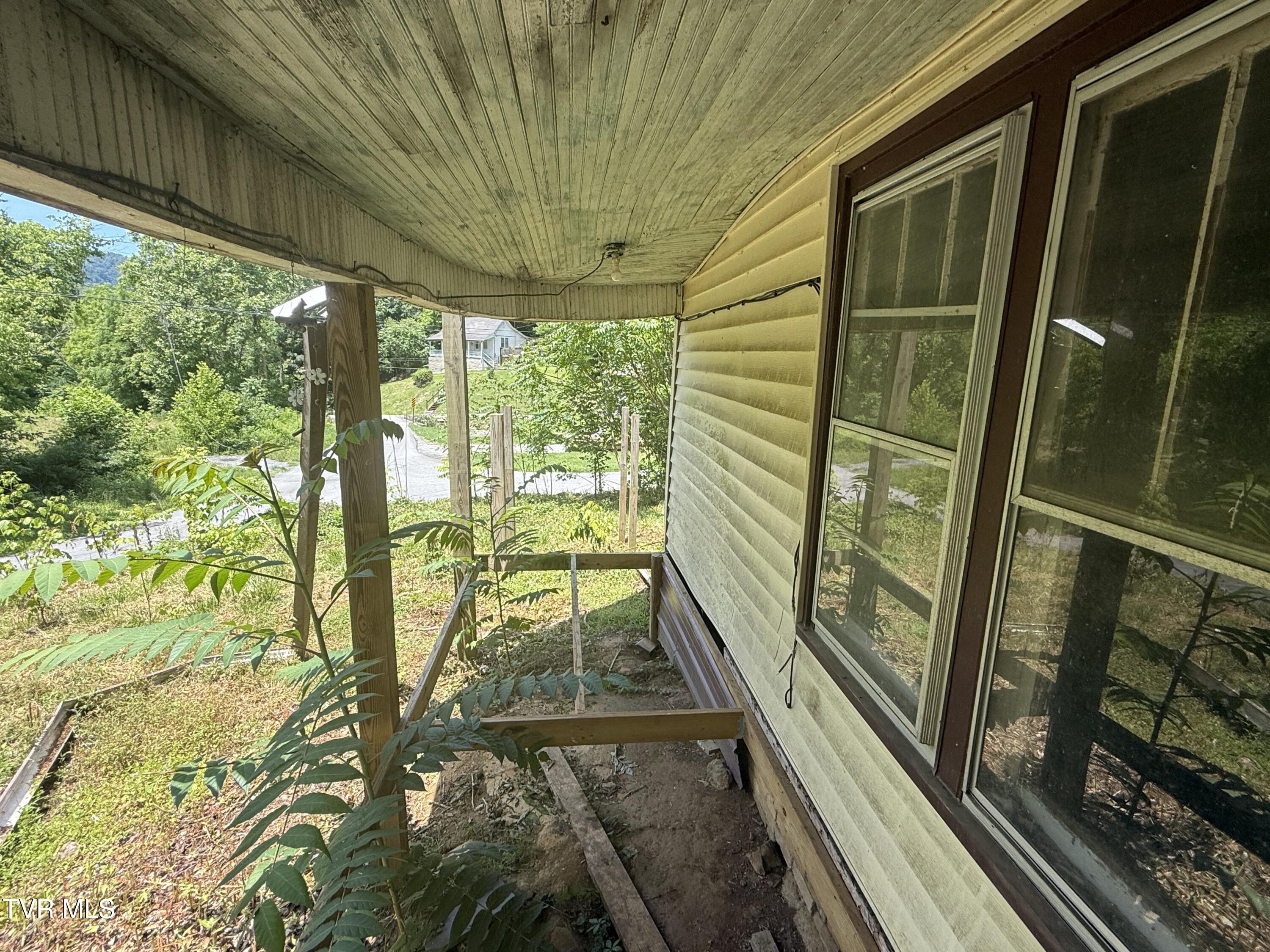 1340 Ryan Road Fall Branch, TN 37656 - Photo 10 of 22 5