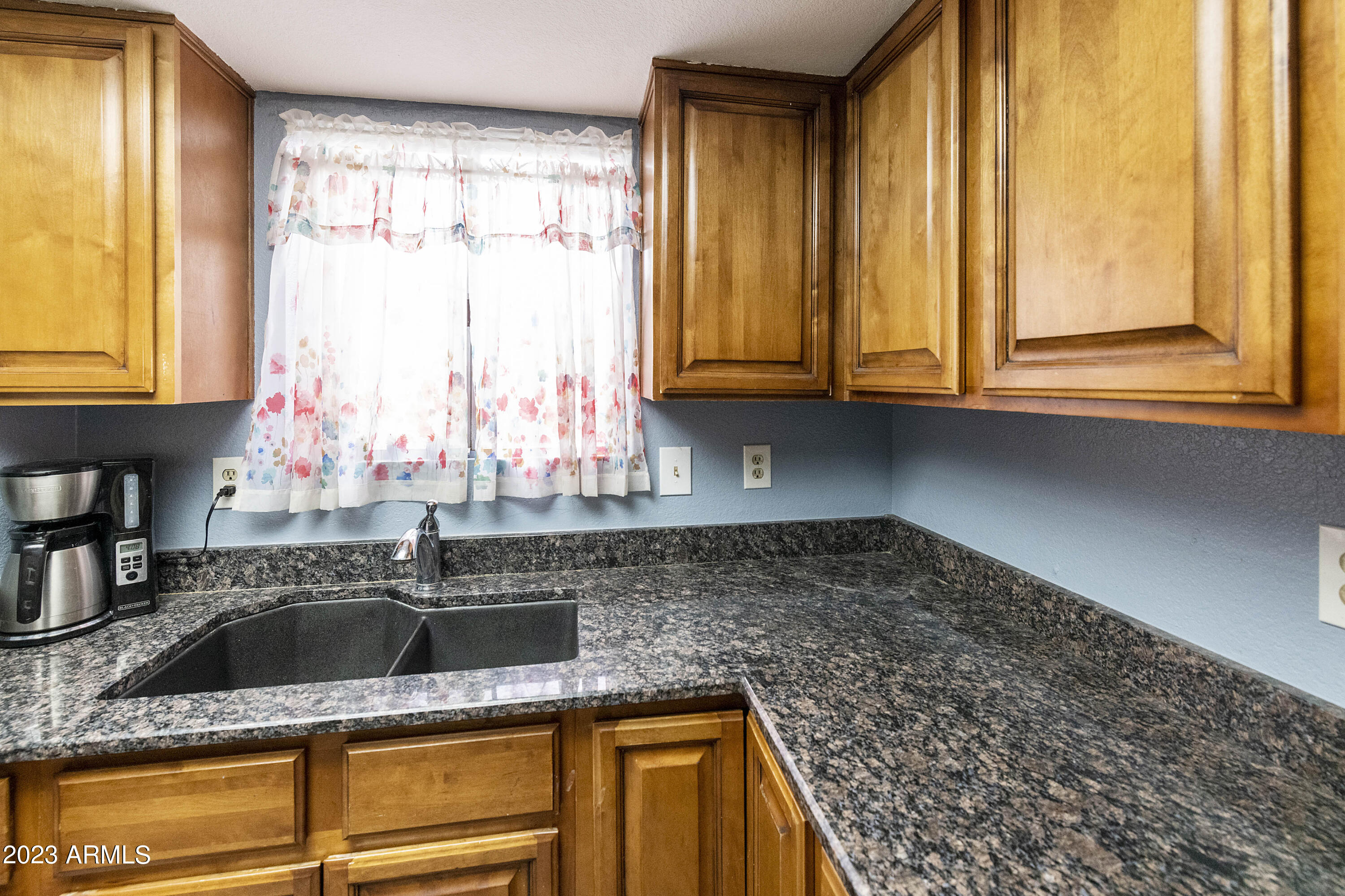 402 East Pecan Road Phoenix, AZ 85040 - Photo 10 of 21 WINDOW ABOVE SINK