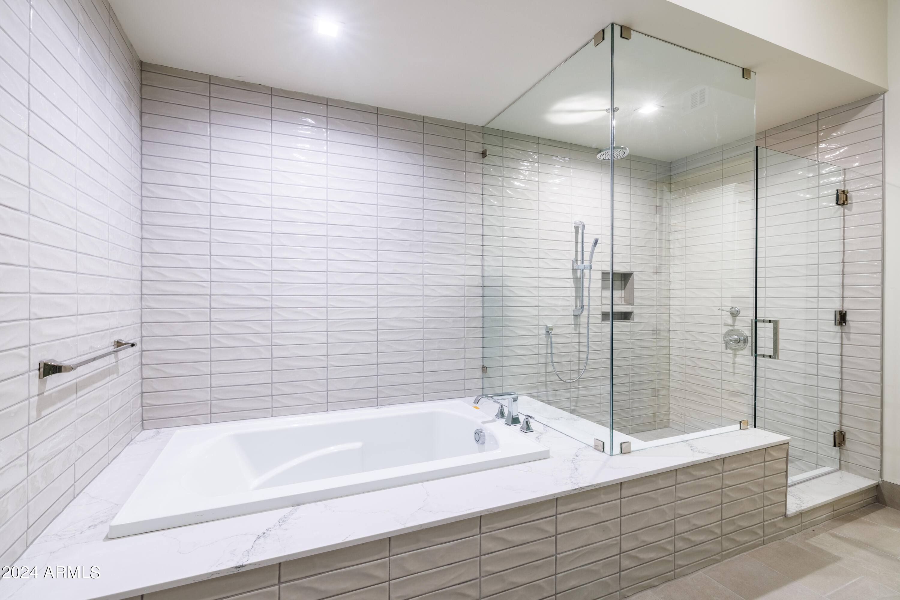 4240 East Camelback Road, Unit 106 Phoenix, AZ 85018 - Photo 19 of 19 Primary Bathroom