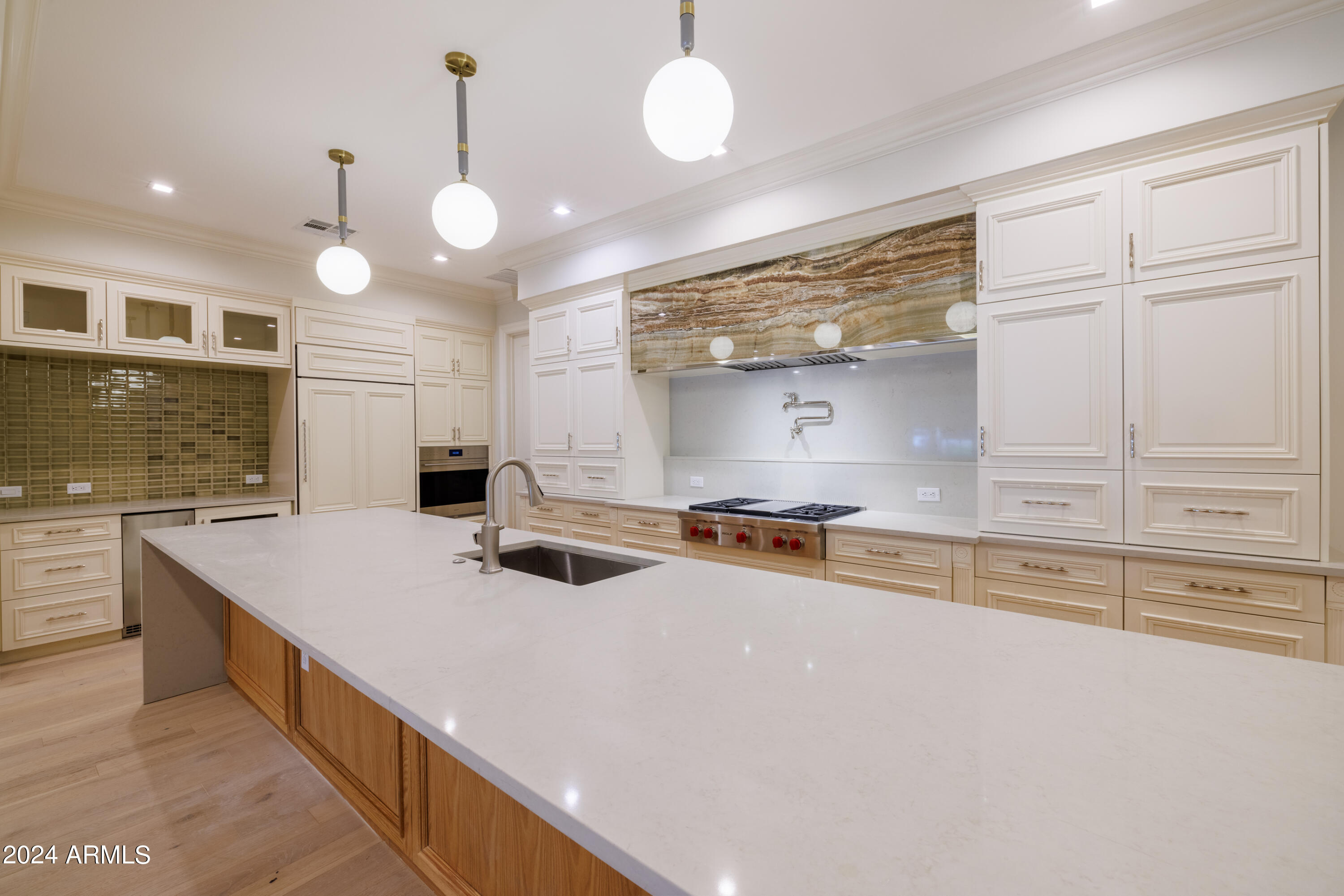 4240 East Camelback Road, Unit 106 Phoenix, AZ 85018 - Photo 3 of 19 Quartz Counters