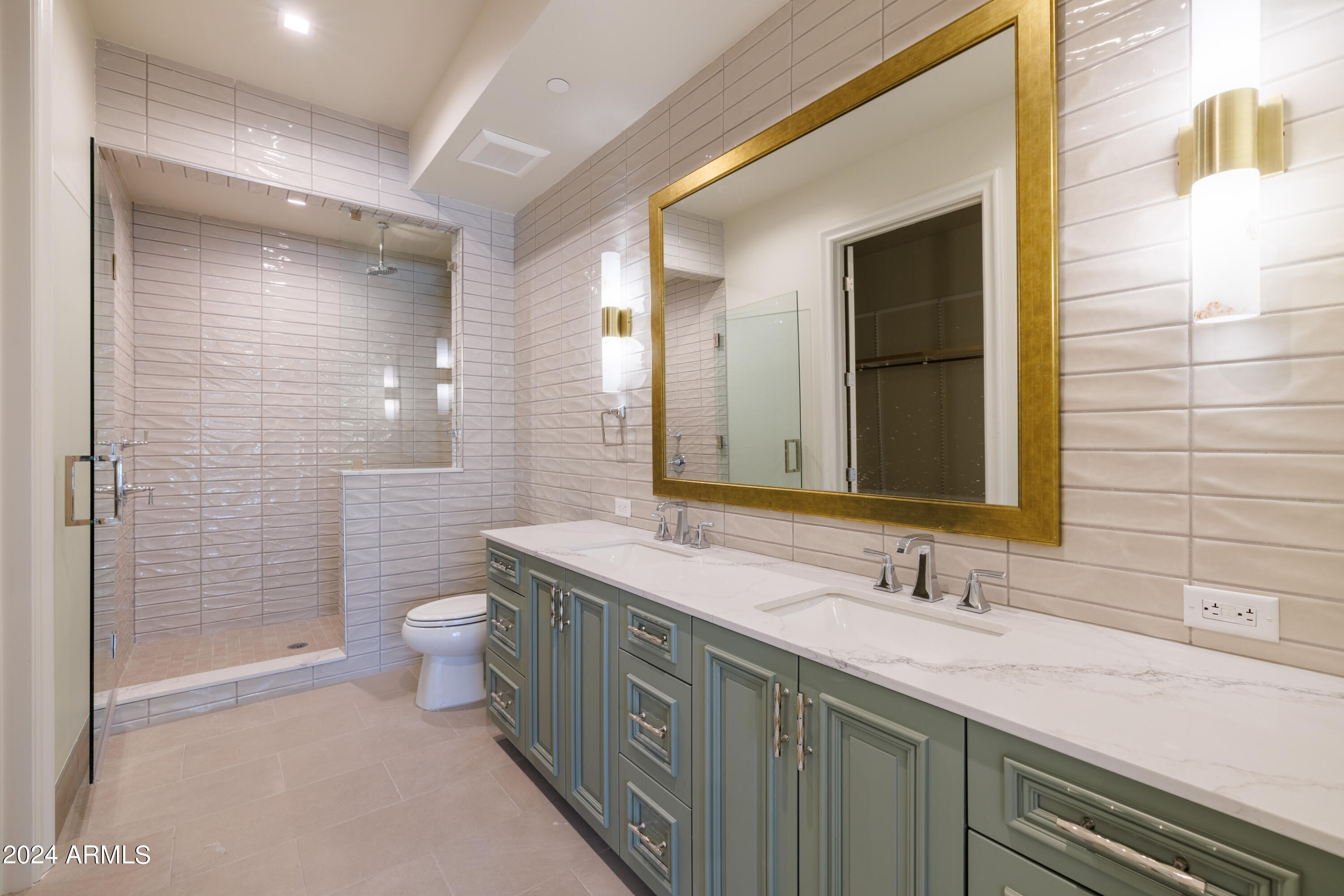 4240 East Camelback Road, Unit 106 Phoenix, AZ 85018 - Photo 5 of 19 Guest Bathroom