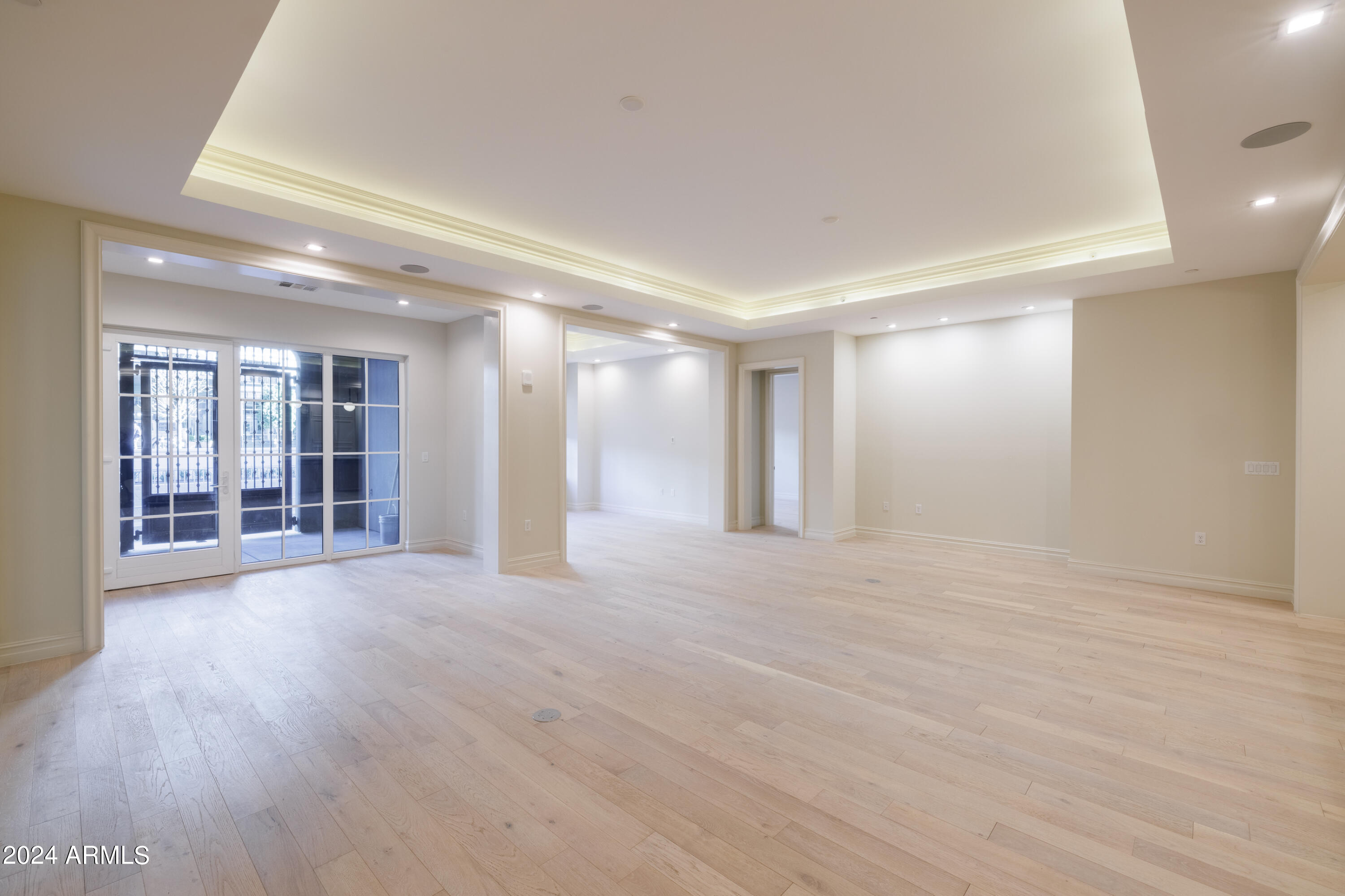 4240 East Camelback Road, Unit 106 Phoenix, AZ 85018 - Photo 6 of 19 Living room