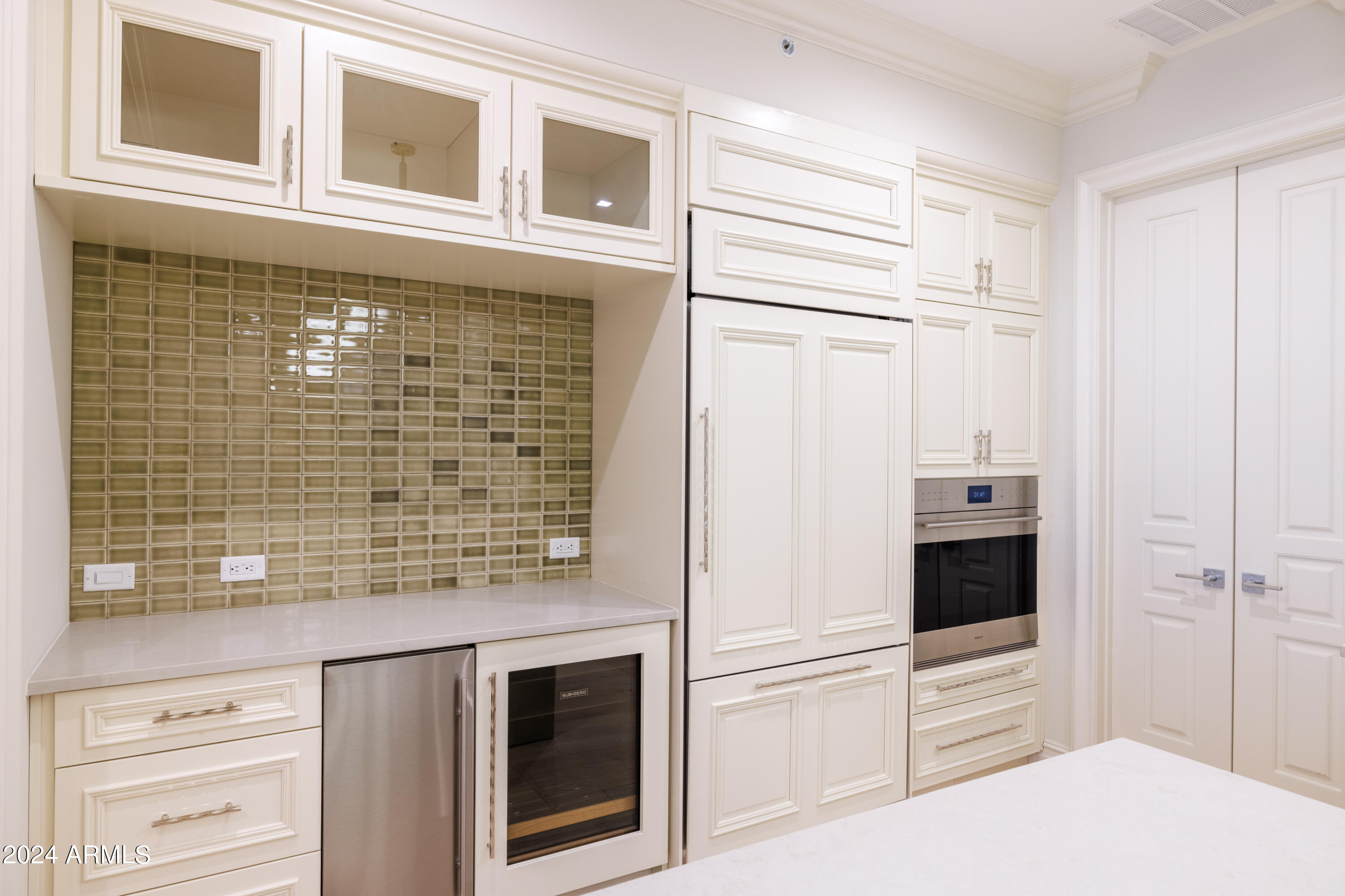 4240 East Camelback Road, Unit 106 Phoenix, AZ 85018 - Photo 7 of 19 4240 E Camelback Rd-41