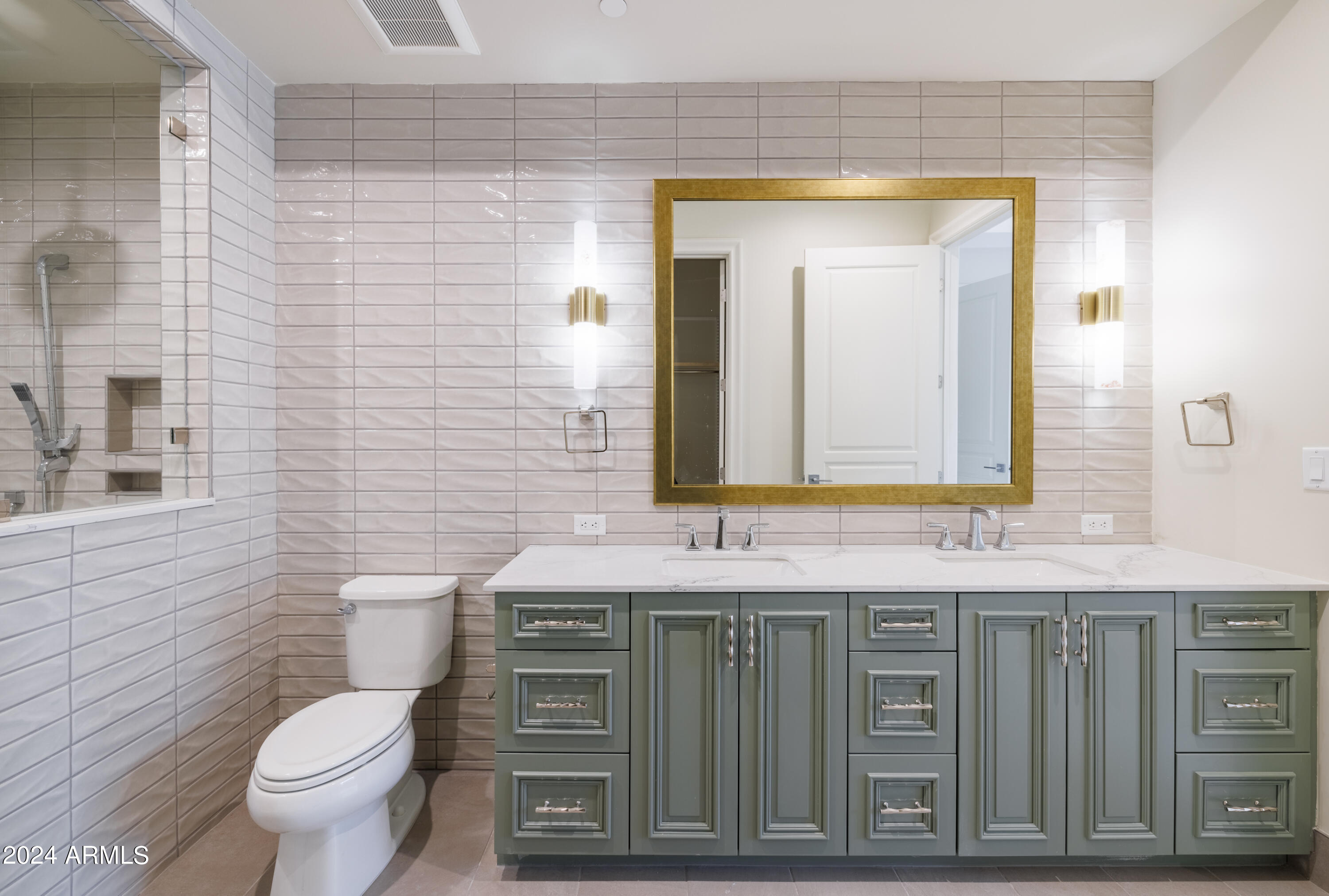 4240 East Camelback Road, Unit 106 Phoenix, AZ 85018 - Photo 8 of 19 Guest Bathroom