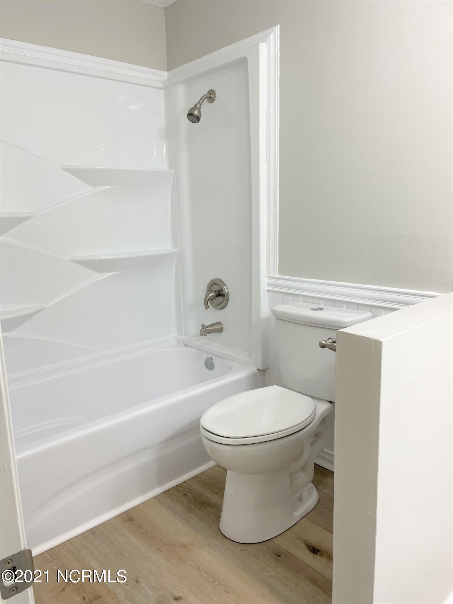 910 Winchester Road Jacksonville, NC 28546 - Photo 18 of 24 master bath