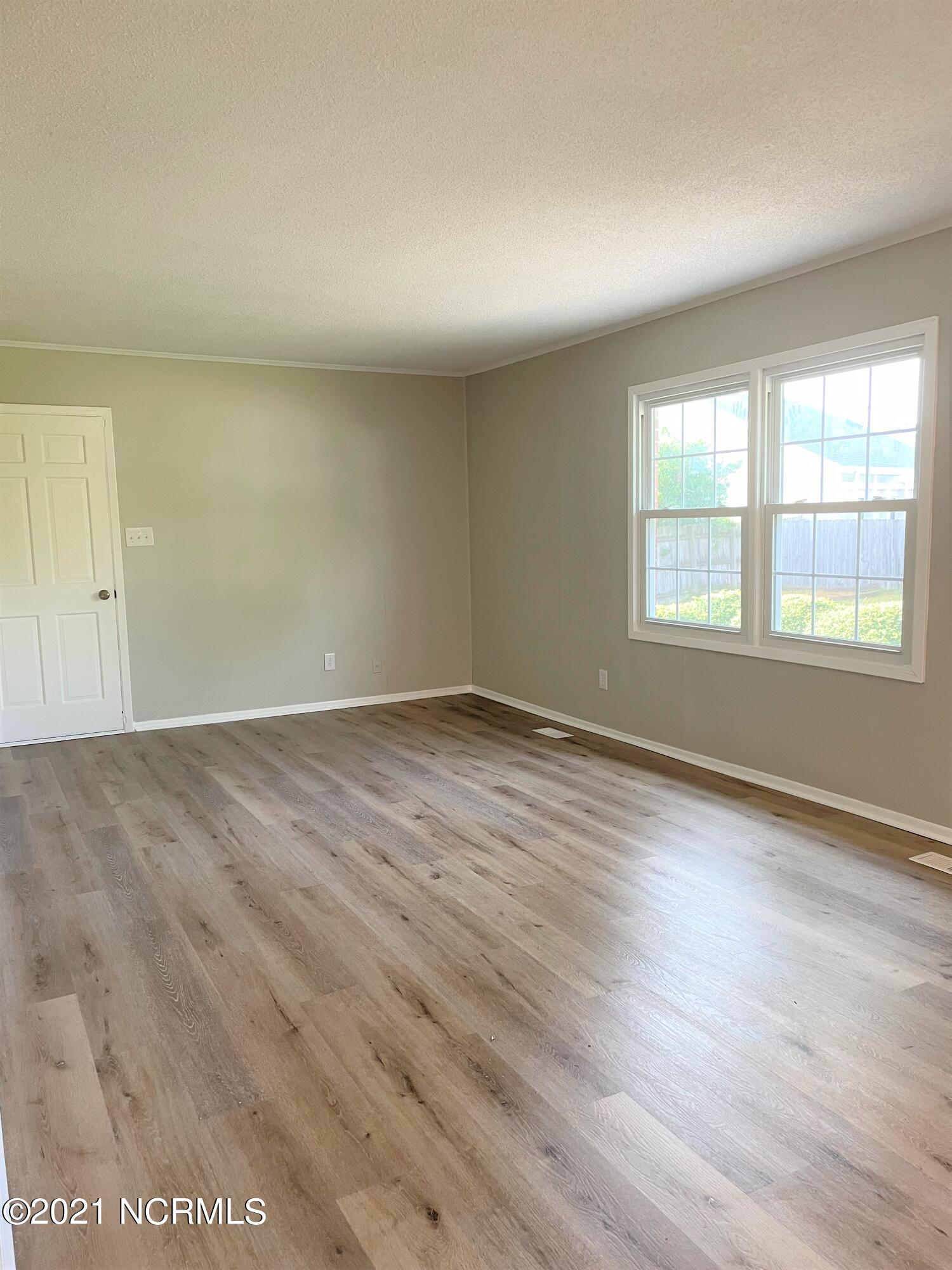 910 Winchester Road Jacksonville, NC 28546 - Photo 7 of 24 dining room