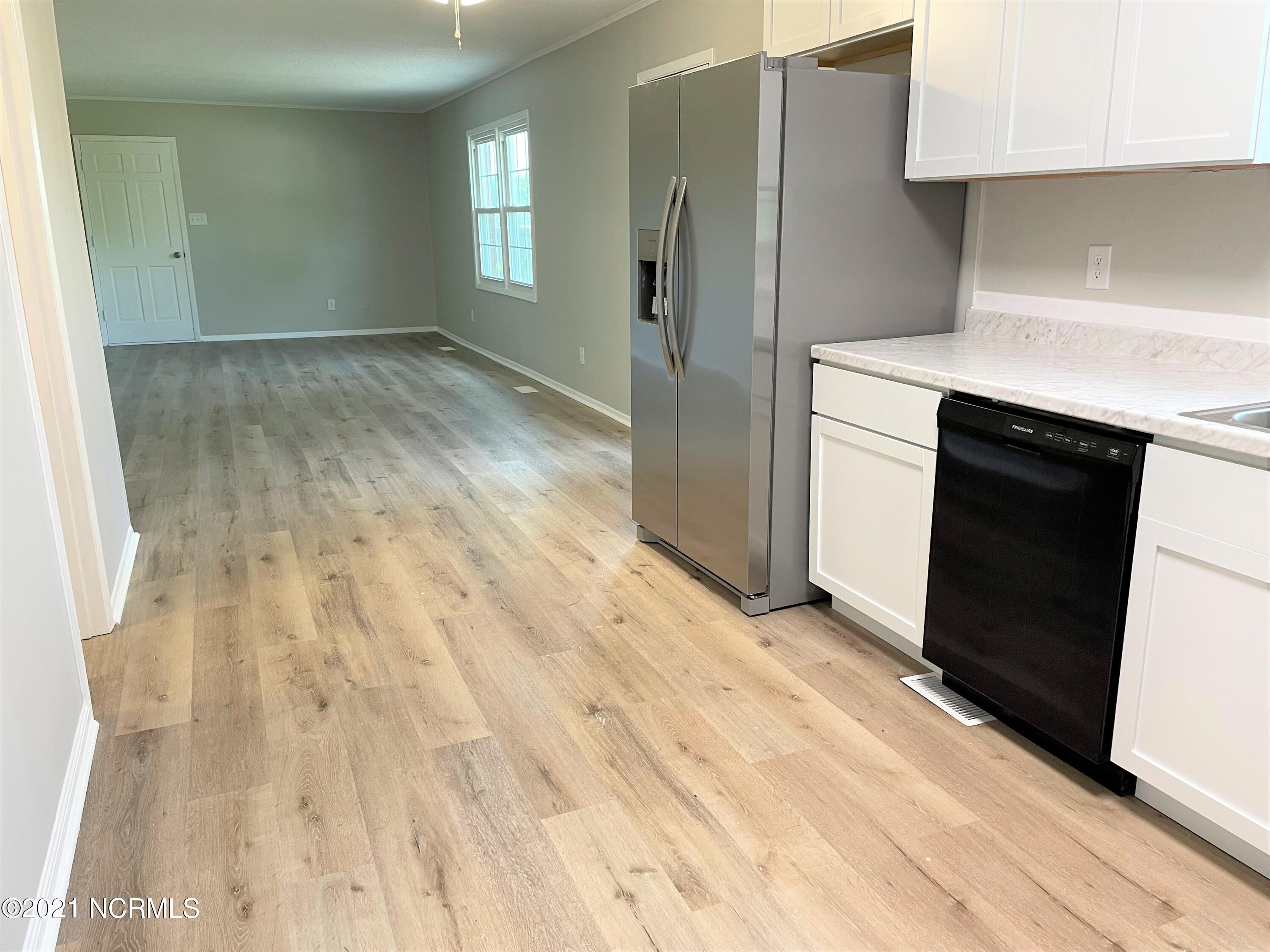 910 Winchester Road Jacksonville, NC 28546 - Photo 9 of 24 kitchen 1