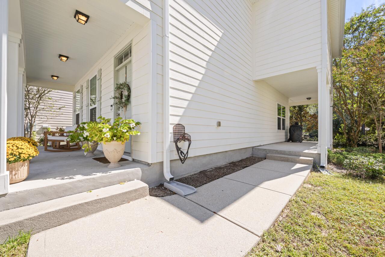 120 Mosaic Oaks Circle Santa Rosa Beach, FL 32459 - Photo 5 of 47 a front view of a house