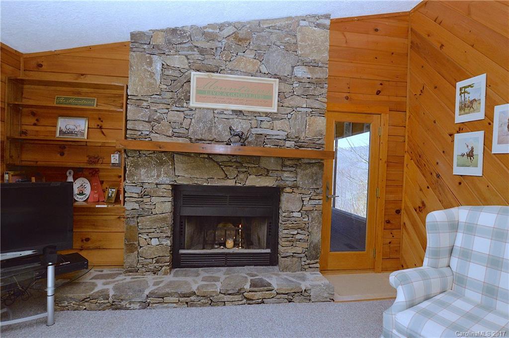 1325 Scenic View Road Maggie Valley, NC 28751 - Photo 2 of 24 Gallery Image 2