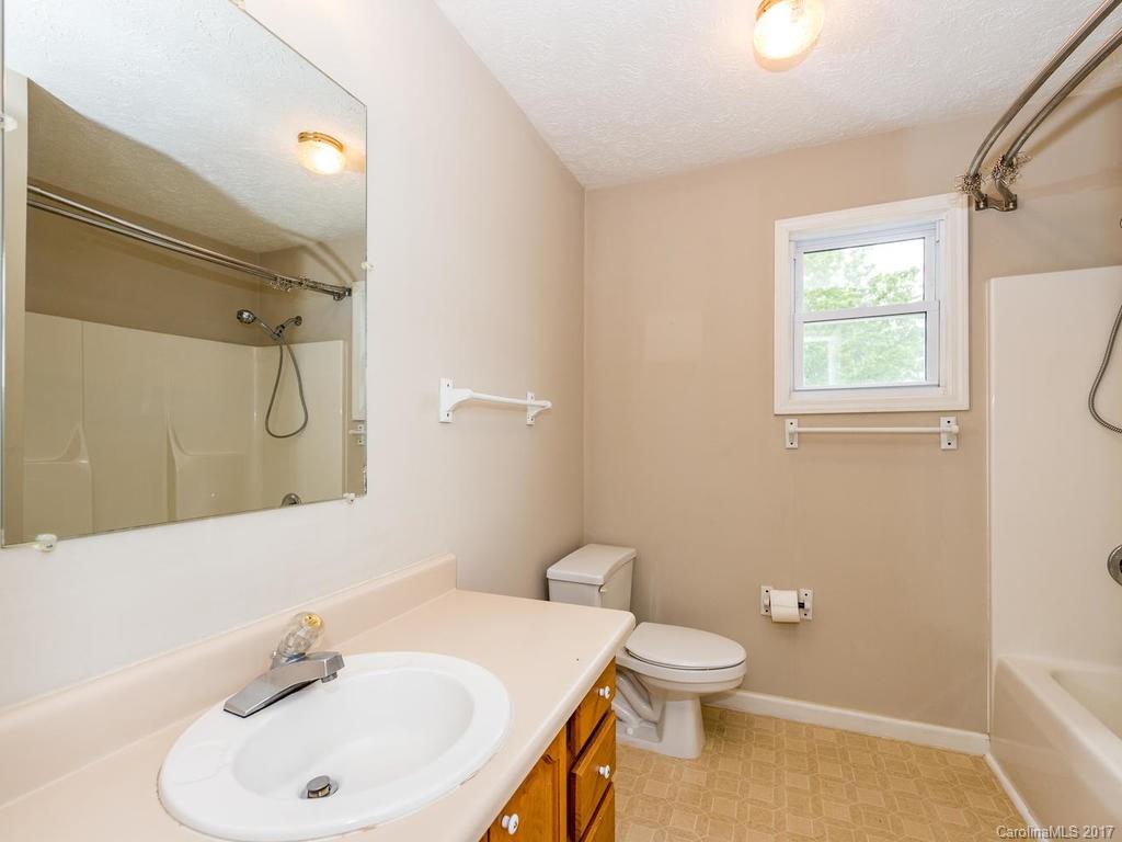 31 Red Oak Forest Road Fairview, NC 28730 - Photo 8 of 22 Gallery Image 8