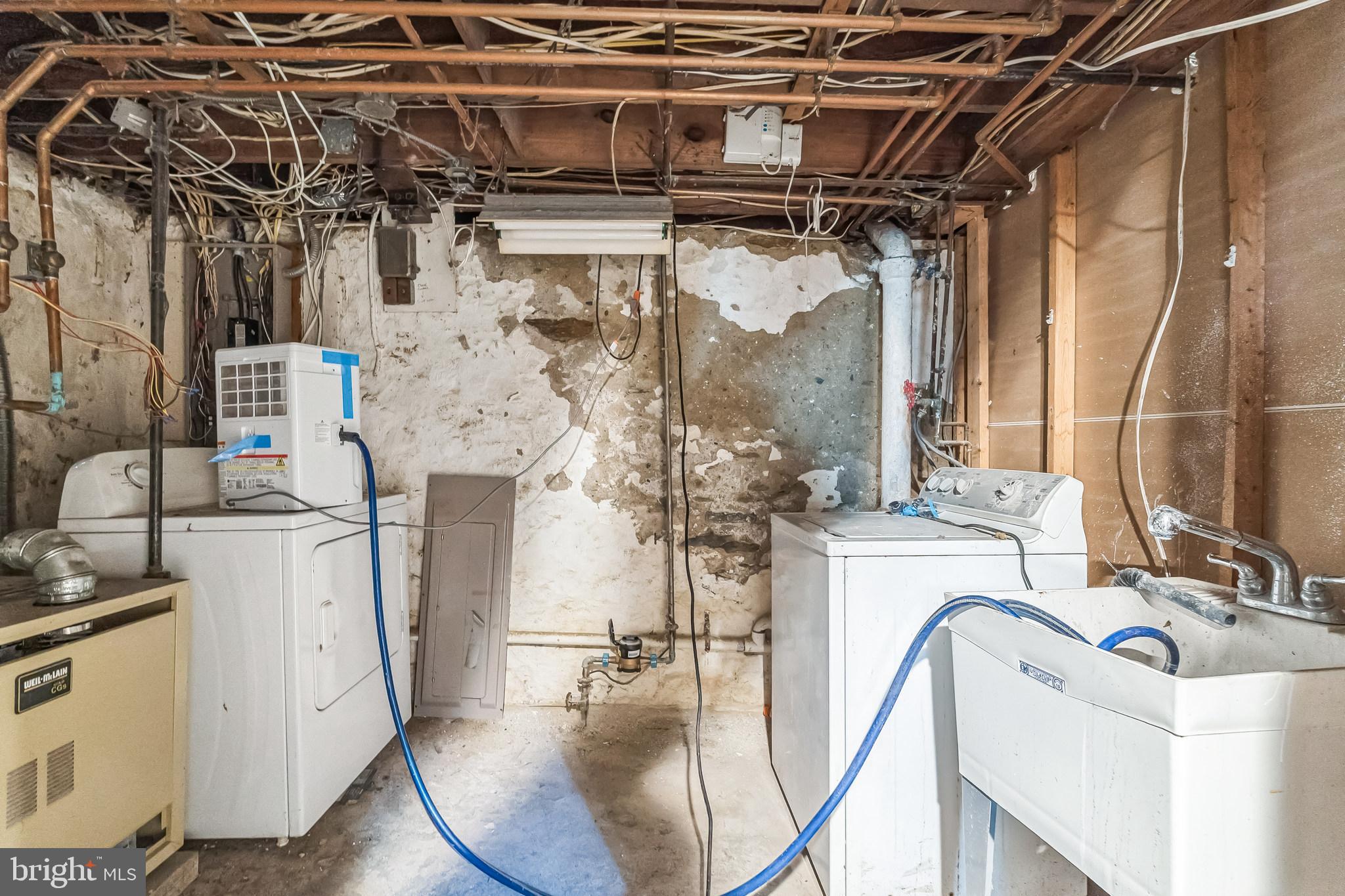 107 East Springfield Road Springfield, PA 19064 - Photo 35 of 40 a utility room with a washer and dryer