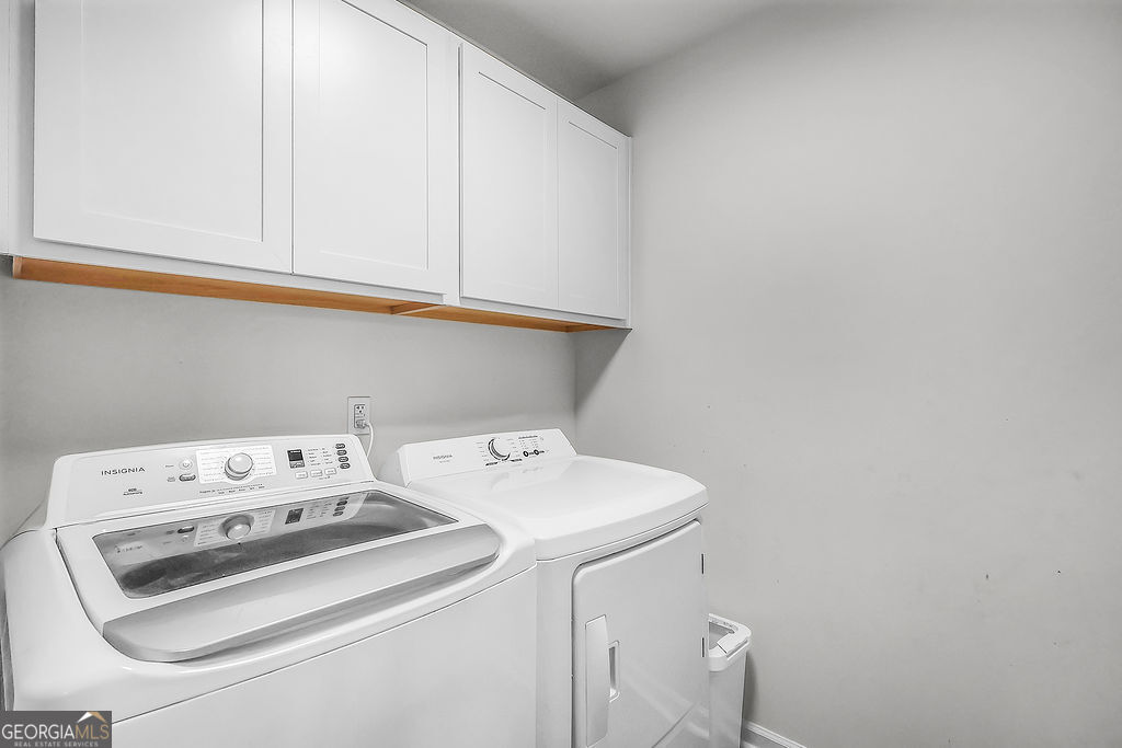 231 Caroline Way Guyton, GA 31312 - Photo 30 of 47 a utility room with dryer and washer
