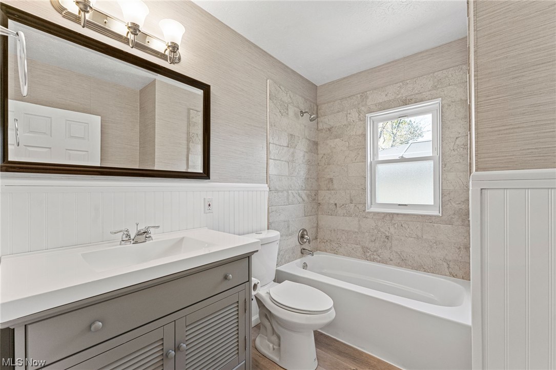 1006 Root Road Lorain, OH 44052 - Photo 20 of 35 main bath first floor
