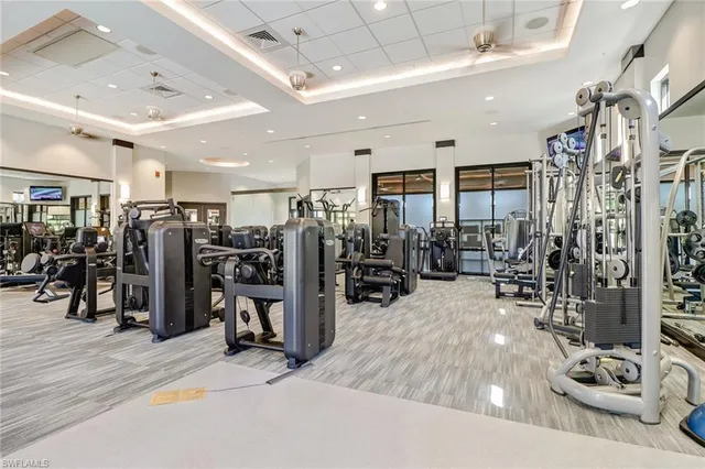 a view of entryway with livingroom