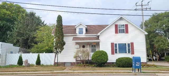 $130,000 | 2529 13th Street, Menominee, MI 49858