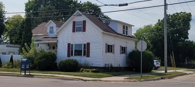 $130,000 | 2529 13th Street, Menominee, MI 49858