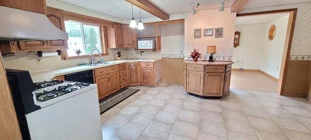 $130,000 | 2529 13th Street, Menominee, MI 49858