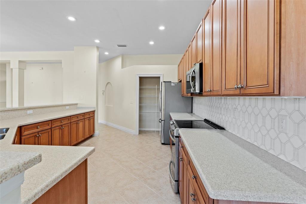 8429 Laurel Lakes Boulevard Naples, FL 34119 - Photo 15 of 32