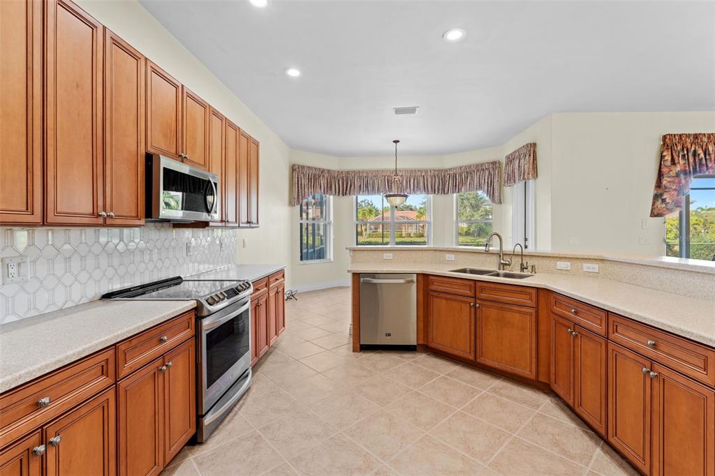 8429 Laurel Lakes Boulevard Naples, FL 34119 - Photo 17 of 32