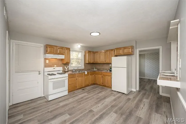 $1,200 | 9813 Winkler Drive, St. Louis, MO 63136