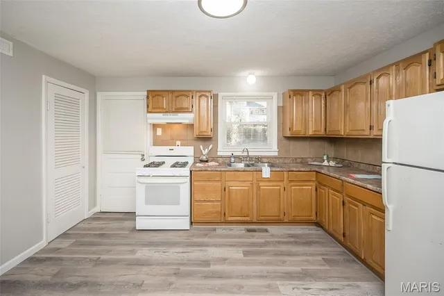 $1,200 | 9813 Winkler Drive, St. Louis, MO 63136