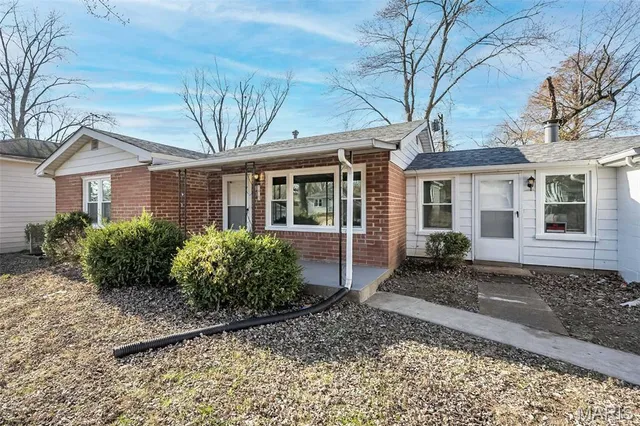 $1,200 | 9813 Winkler Drive, St. Louis, MO 63136