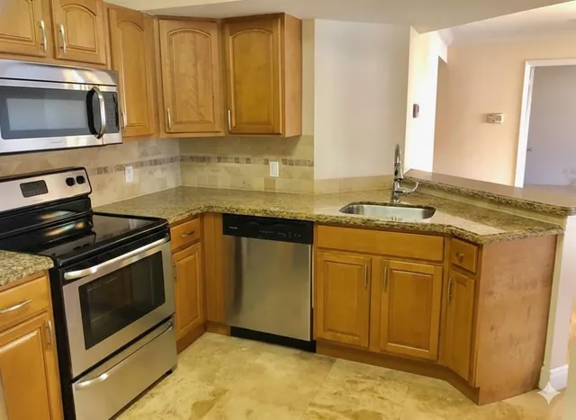 $2,000 | 8721 Wiles Road, Unit 104, Coral Springs, FL 33067