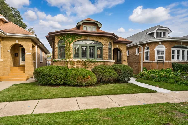 $694,200 | 6739 North Rockwell Street, Chicago, IL 60645