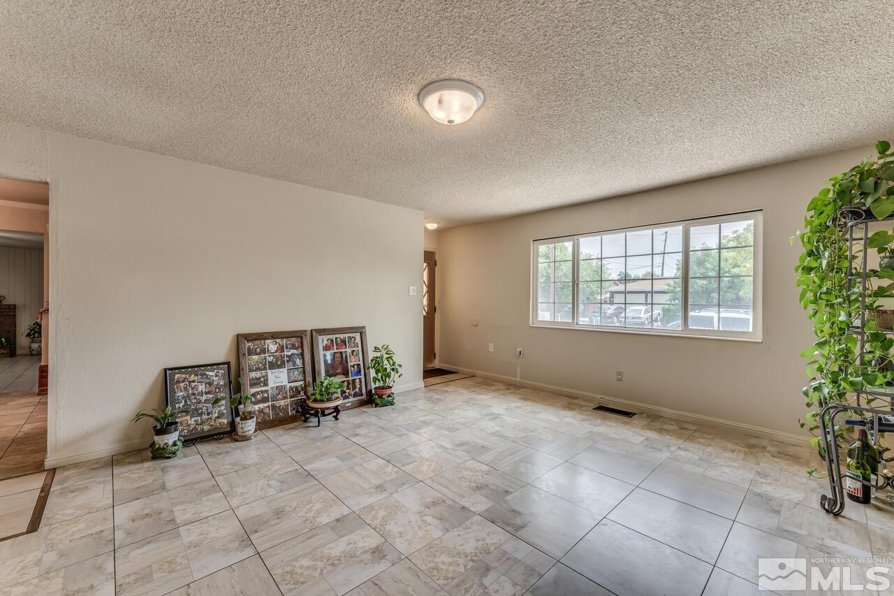 2165 Belcrest Circle Reno, NV 89512 - Photo 8 of 30 Photo 8