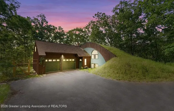 $425,000 | 2889 West Sunset Drive, Roscommon, MI 48653
