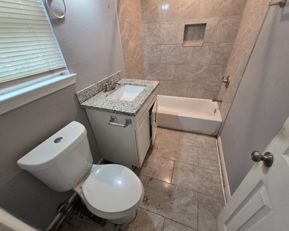 5503 Rue Street Houston, TX 77033 - Photo 12 of 15 Bathroom 2