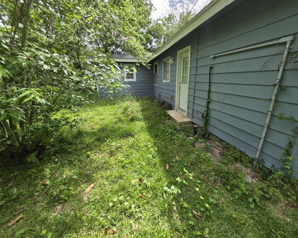 5503 Rue Street Houston, TX 77033 - Photo 13 of 15 Backview