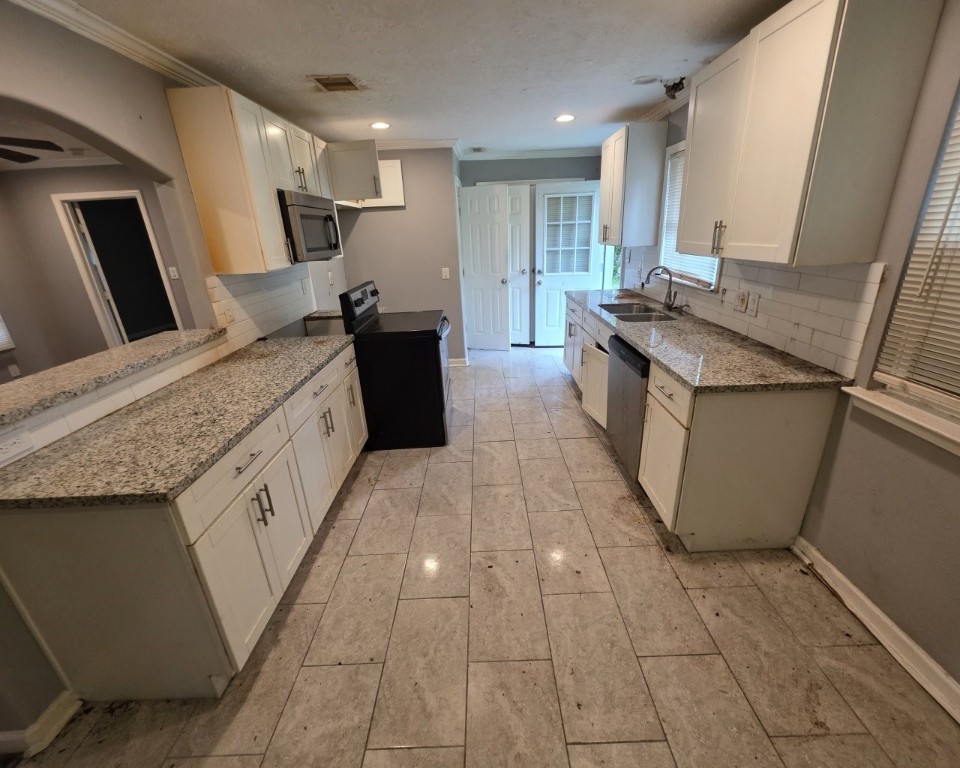 5503 Rue Street Houston, TX 77033 - Photo 4 of 15 Kitchen has some updates