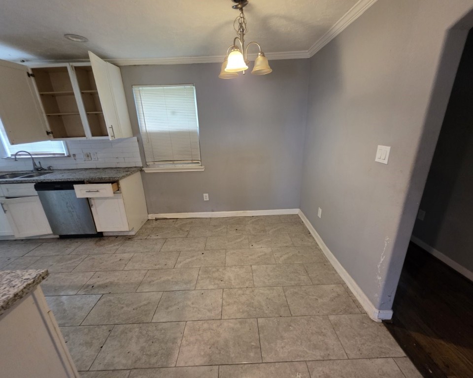 5503 Rue Street Houston, TX 77033 - Photo 6 of 15 Dining