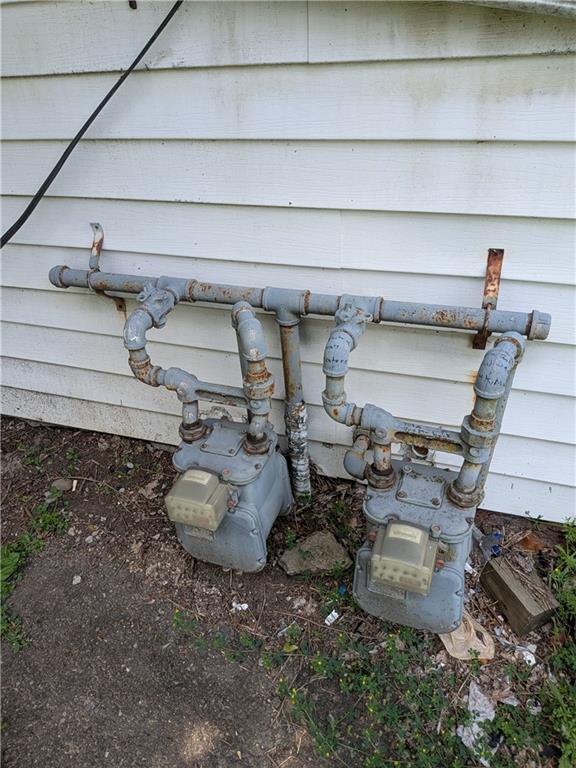709-711 Fruit Way McKees Rocks, PA 15136 - Photo 23 of 37 a close view of sink and tap