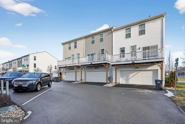 $3,300 | 11 Hedley Lane, Hatboro, PA 19040