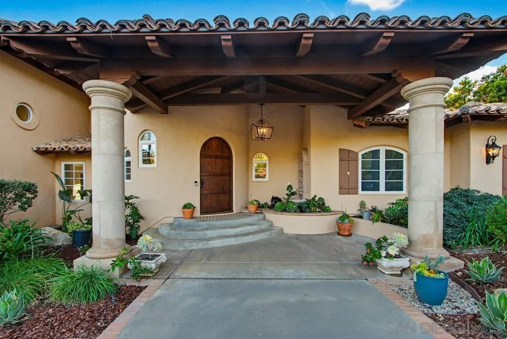 3993 Peony Drive Fallbrook, CA 92028 - Photo 5 of 52 a front view of a house