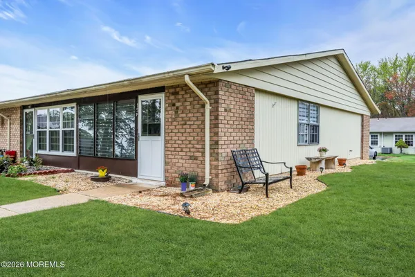 $1,700 | 15 Yorkshire Court, Unit F, Manchester Township, NJ 08759