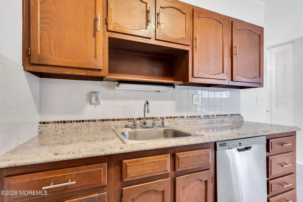 $1,700 | 15 Yorkshire Court, Unit F, Manchester Township, NJ 08759