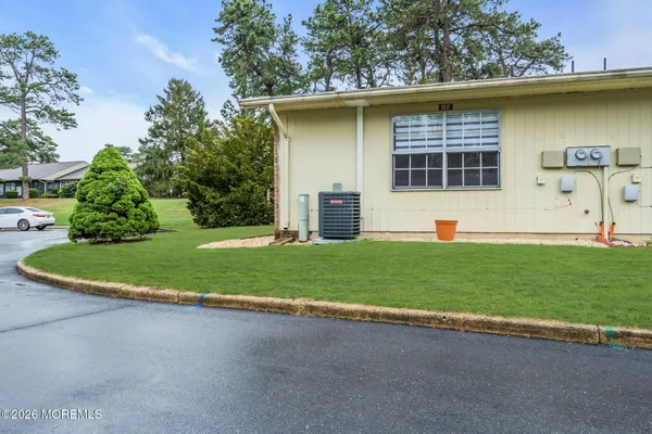 $1,700 | 15 Yorkshire Court, Unit F, Manchester Township, NJ 08759