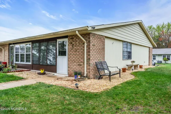 $1,700 | 15 Yorkshire Court, Unit F, Manchester Township, NJ 08759