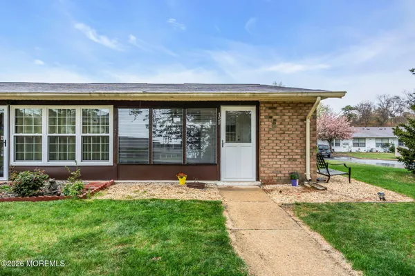 $1,700 | 15 Yorkshire Court, Unit F, Manchester Township, NJ 08759