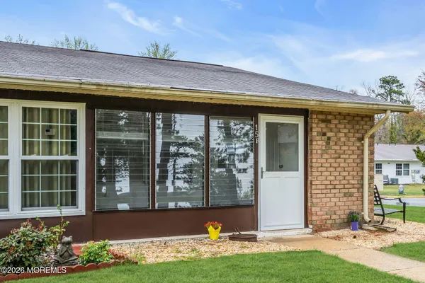 $1,700 | 15 Yorkshire Court, Unit F, Manchester Township, NJ 08759